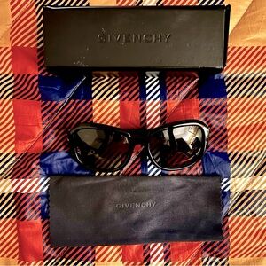 Givenchy Womens Black Sunglasses w/Black Gradient Lenses, original case & cloth